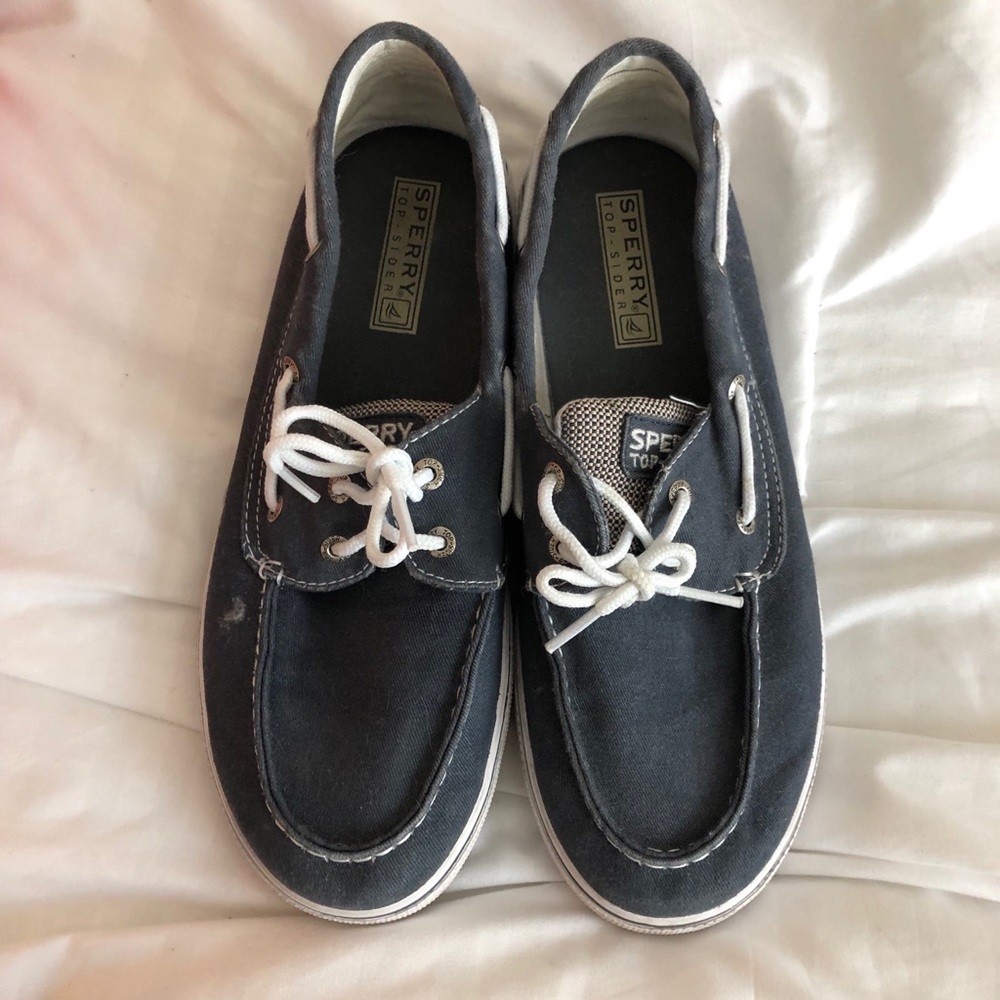 Boys Sperry Halyard shoe